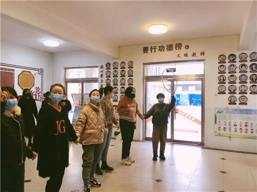 唐山市路南区双新小学工会开展“相约女神节”主题游乐活动