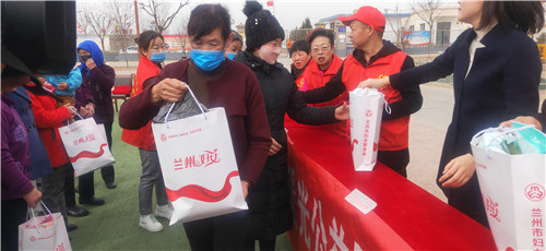 甘肃：爱心无价 温暖同行