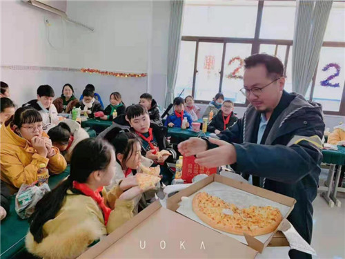 河南郑州：甘为孺子育英才 克勤尽力细心裁