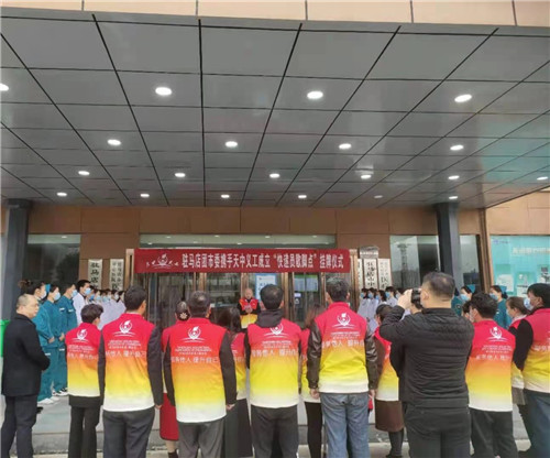 天中义工携手驻马店市委举行“快递员歇脚点”志愿服务站挂牌仪式