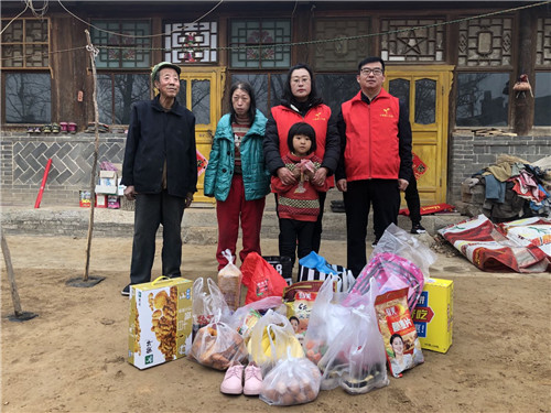 情暖三八节 共撑一片天 山西原平市小草公益关爱留守妇女儿童