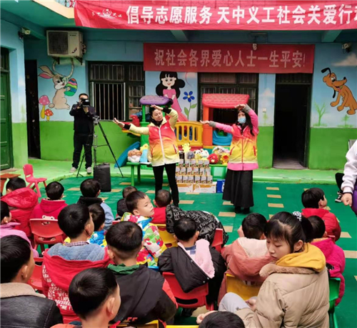 传播爱心 弘扬奉献 天中义工党支部携手爱心商家开展公益活动