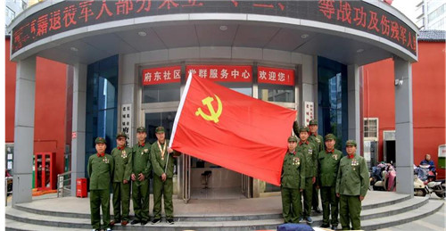 河南长葛开展“不忘初心 牢记使命”退役军人代表助力绣党旗活动