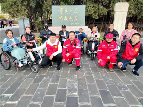 秦皇岛新希望公益服务中心助力残友圆梦登长城