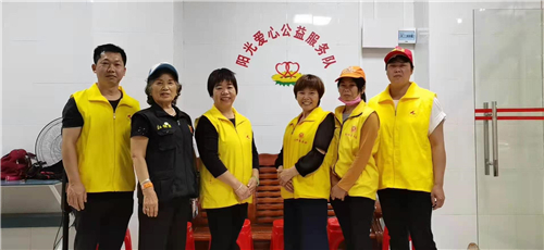 广东惠州：爱护环境卫生 志愿者在行动