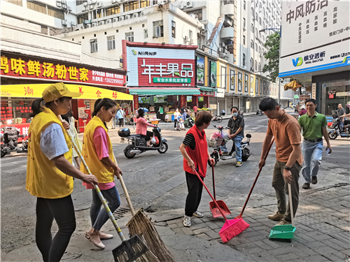 广东惠州：爱护环境卫生 志愿者在行动