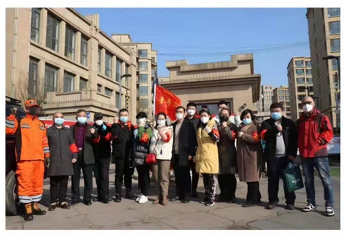 中国公益记录者赵美玉用相机记录着劳动者的风采