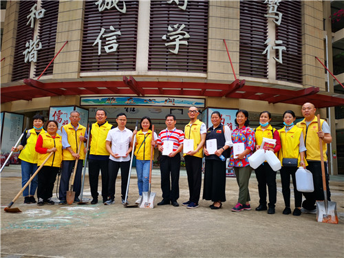 广东惠州:党员志愿者与民警携手义务植树