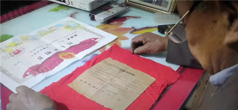 江苏泰兴公益记录者的见证：珍藏了71年的烈士证书