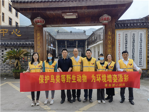 浙江天台爱心团队慰问留守老人