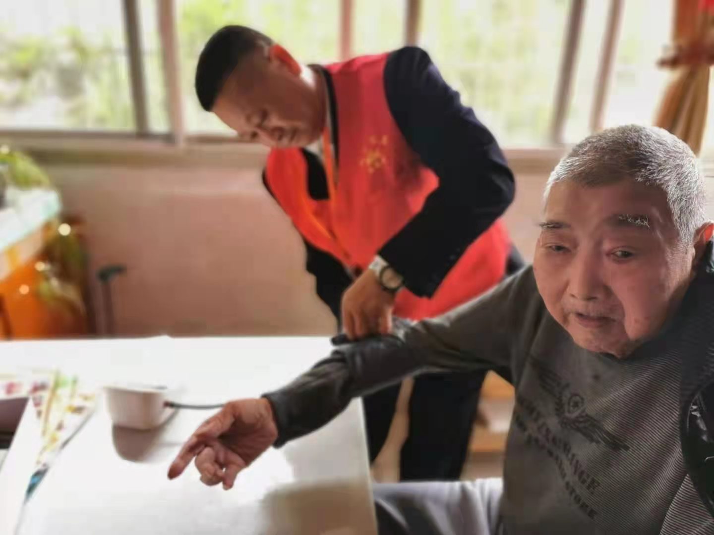 浙江省湖州市弘宇公益志愿者协会：暖巢行·关爱独居老人创投项目
