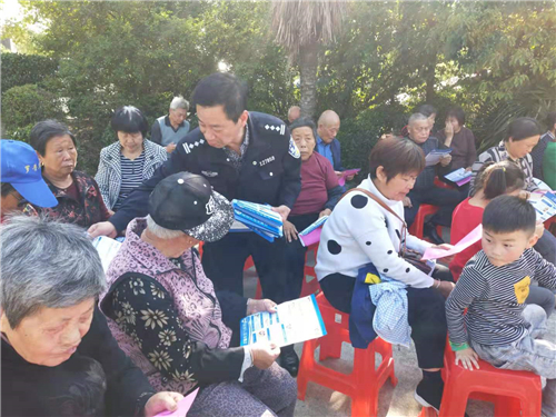 江苏泰兴市延令街道越街社区开展学党史践行动法治宣传进万家活动