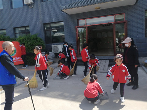 河北滦州：高坎小学开展母亲节敬老爱老关爱活动