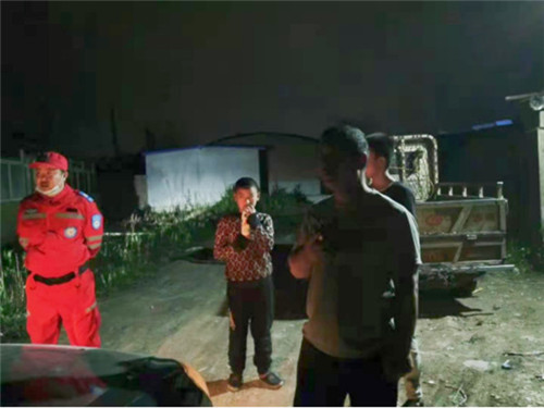 中华志愿者协会协应急委大石桥红盾救援队母亲节在行动