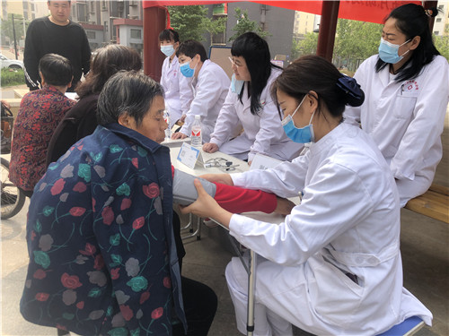 河北唐山梁家屯路街道尚平社区开展爱心义诊活动