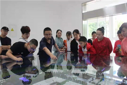 浙江天台爱心团队带领市民走进污水处理厂见证污水变清水