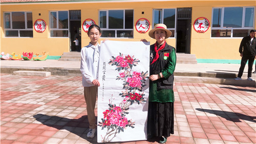 河北唐山书画家为记录者希望小学捐赠书画作品