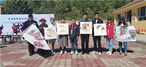 河北唐山书画家为记录者希望小学捐赠书画作品