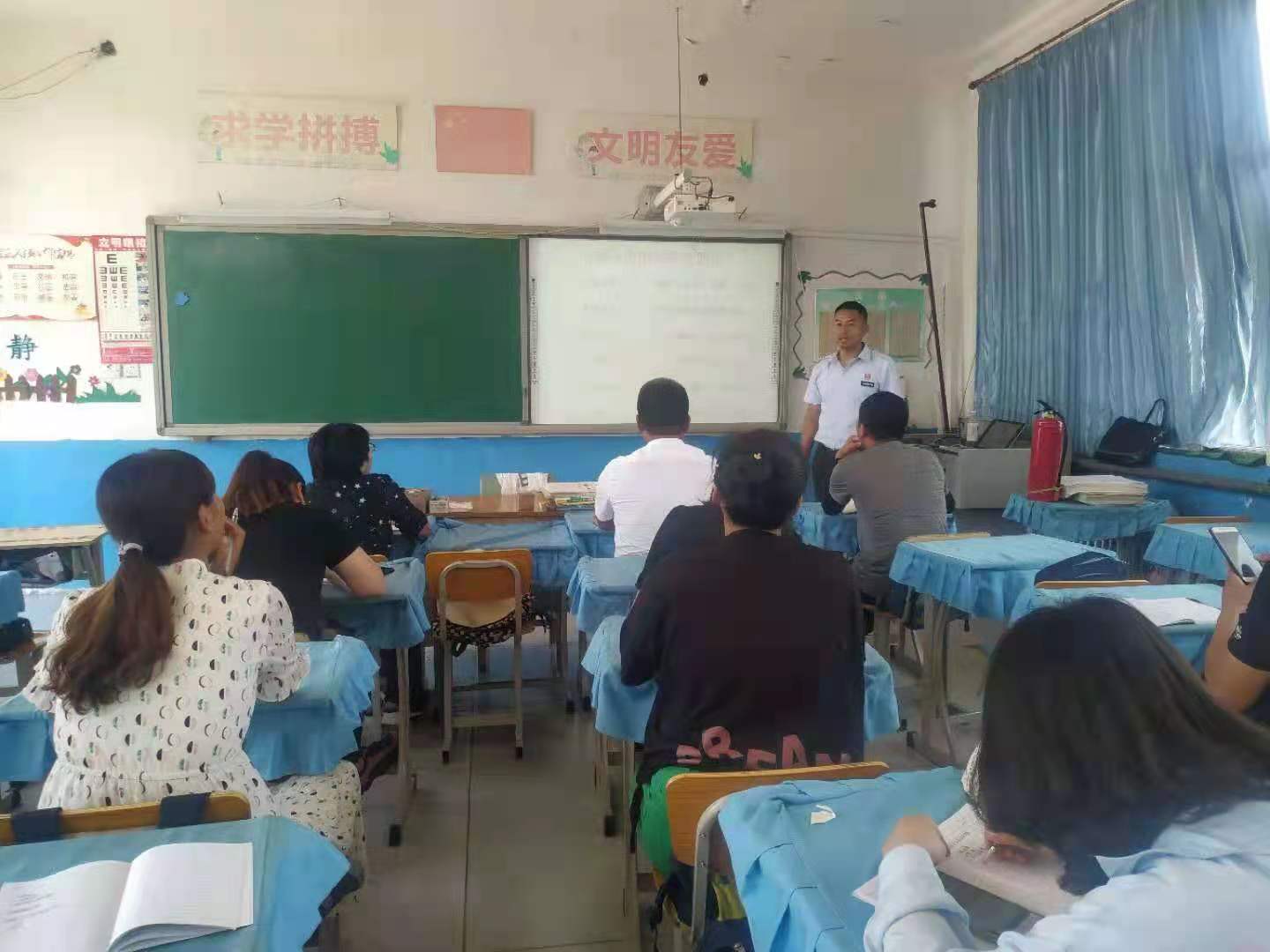 河北滦州董庄子小学组织消防安全培训活动