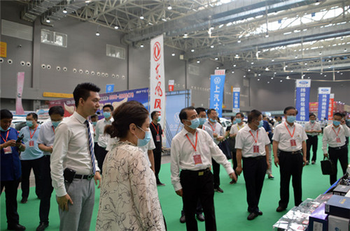 2021首届驻马店消费品博览交易会在河南驻马店国际会展中心开幕