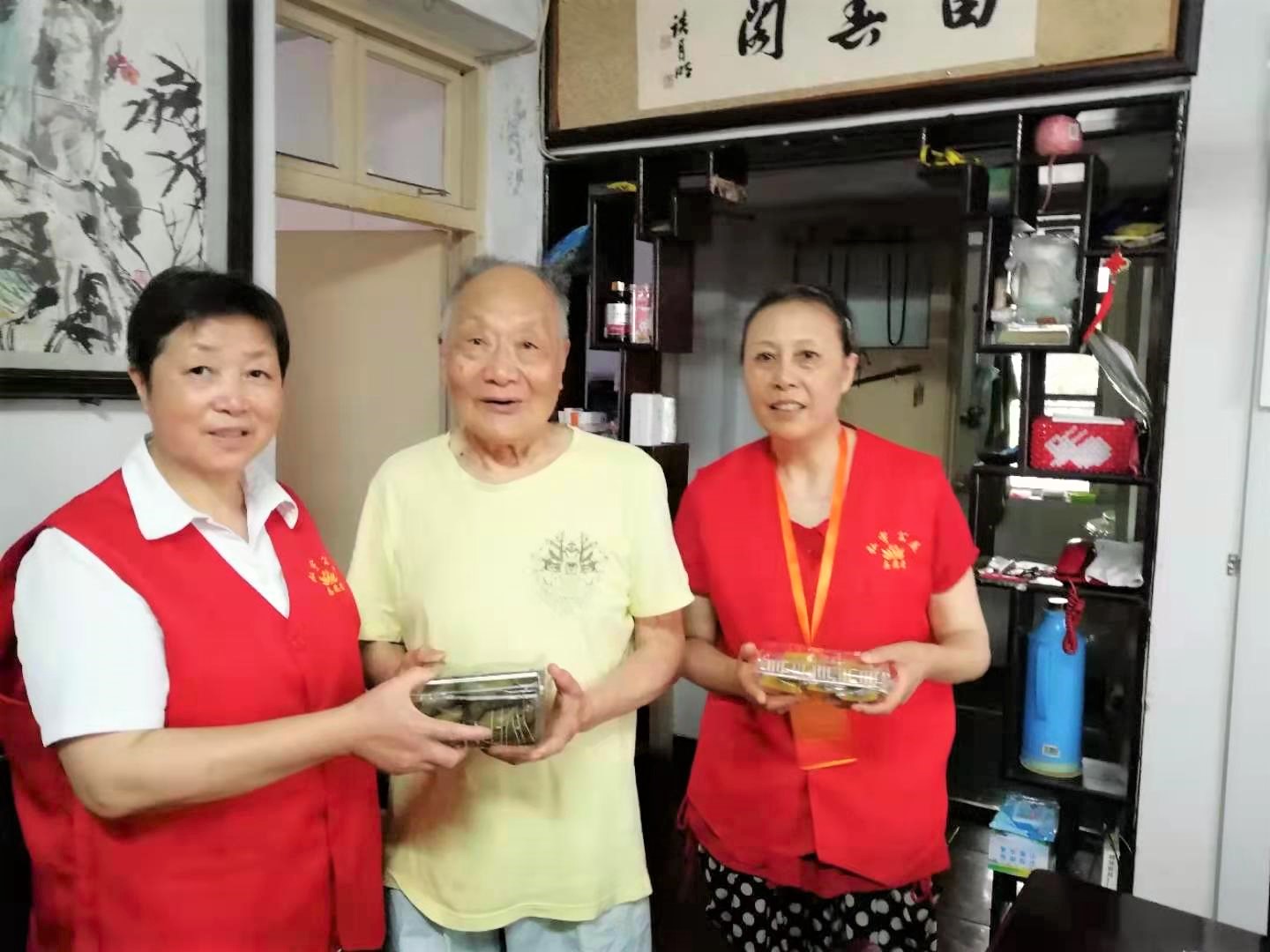 湖州市弘宇志愿者协会创投项目暖巢行端午节关爱独居老人