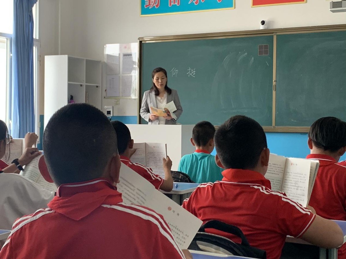 海伦市学生口中一位可亲可爱的老师 张秀春的个人事迹