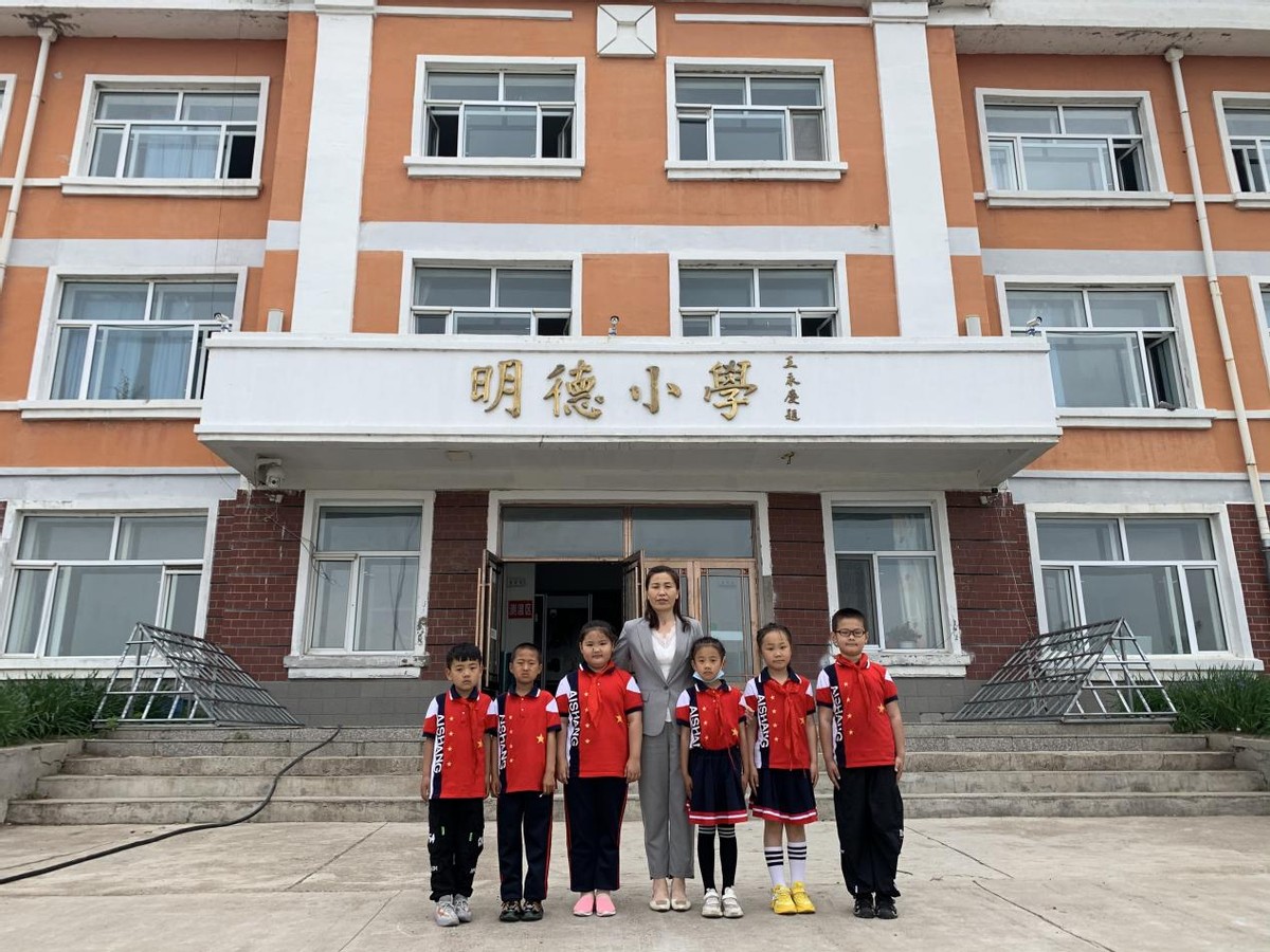 海伦市学生口中一位可亲可爱的老师 张秀春的个人事迹