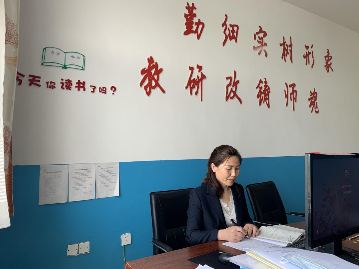 海伦市学生口中一位可亲可爱的老师 张秀春的个人事迹