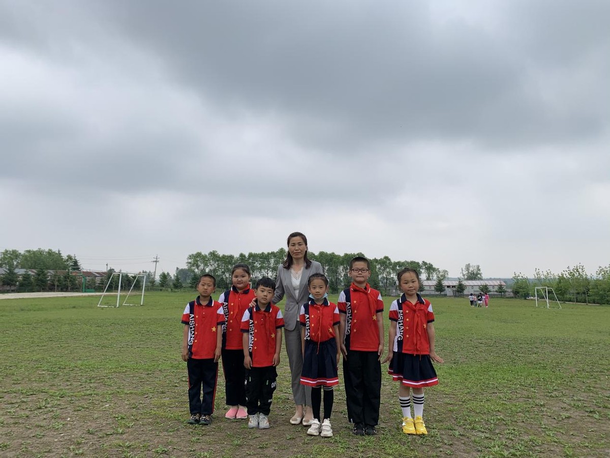 海伦市学生口中一位可亲可爱的老师 张秀春的个人事迹