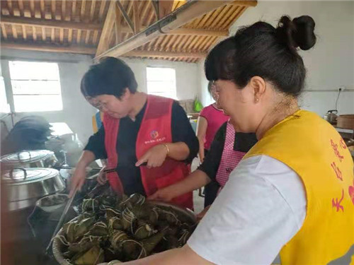 浙江天台平桥爱心团队浓情粽义送关怀