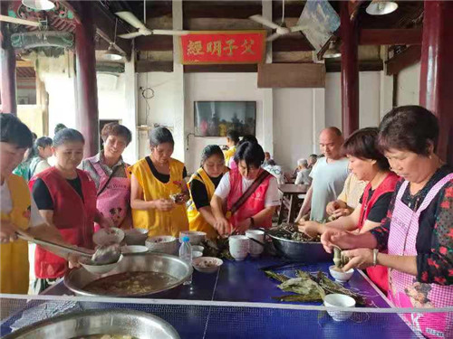 浙江天台平桥爱心团队浓情粽义送关怀