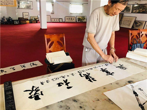 纪念唐山抗震45周年书画笔会在唐山秋丰商贸有限公司举行