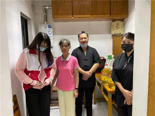 江苏省常州市：一份爱心 在炎热的夏季送来一份暖阳