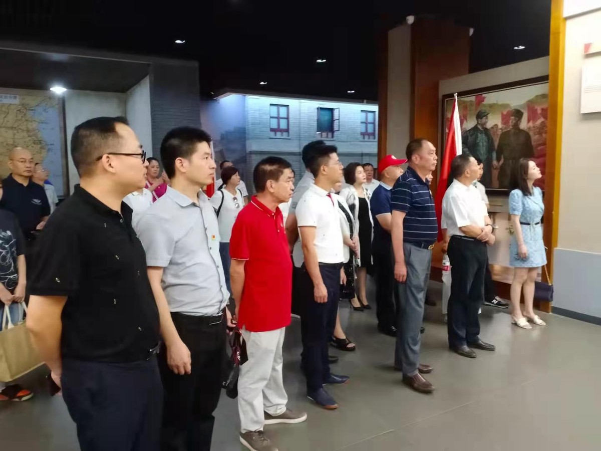 “高举旗帜 向八一致敬”主题活动在南昌新四军纪念馆举办