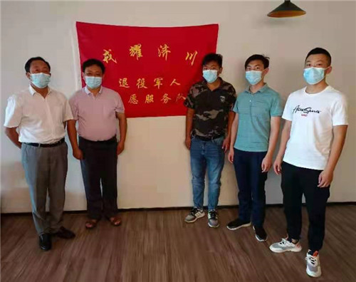 江苏泰兴：戎耀济川退役军人志愿服务队抗疫有我勇当先锋