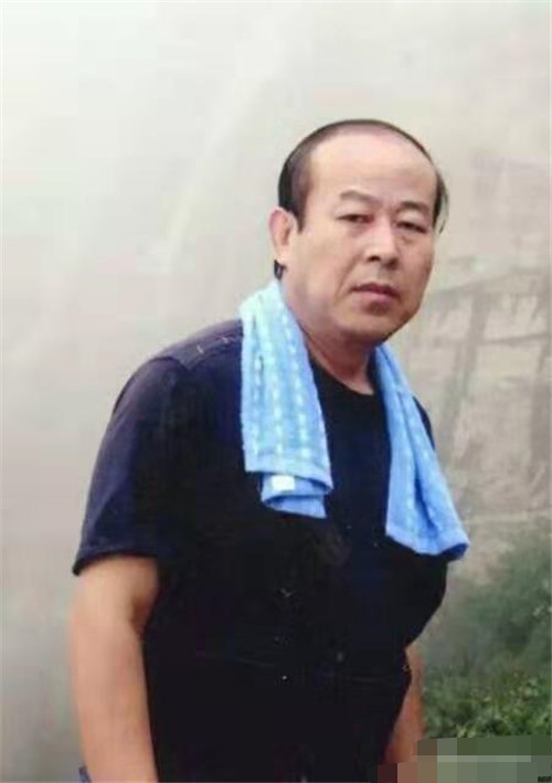 唐山爱心公益事业的画家钱泽东