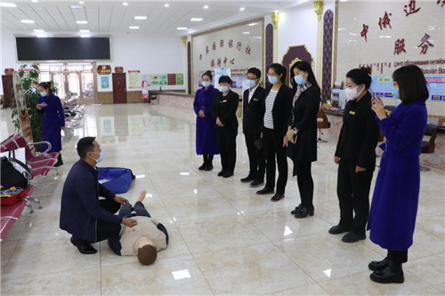 满洲里市红十字会举行首批AED机投放启动仪式